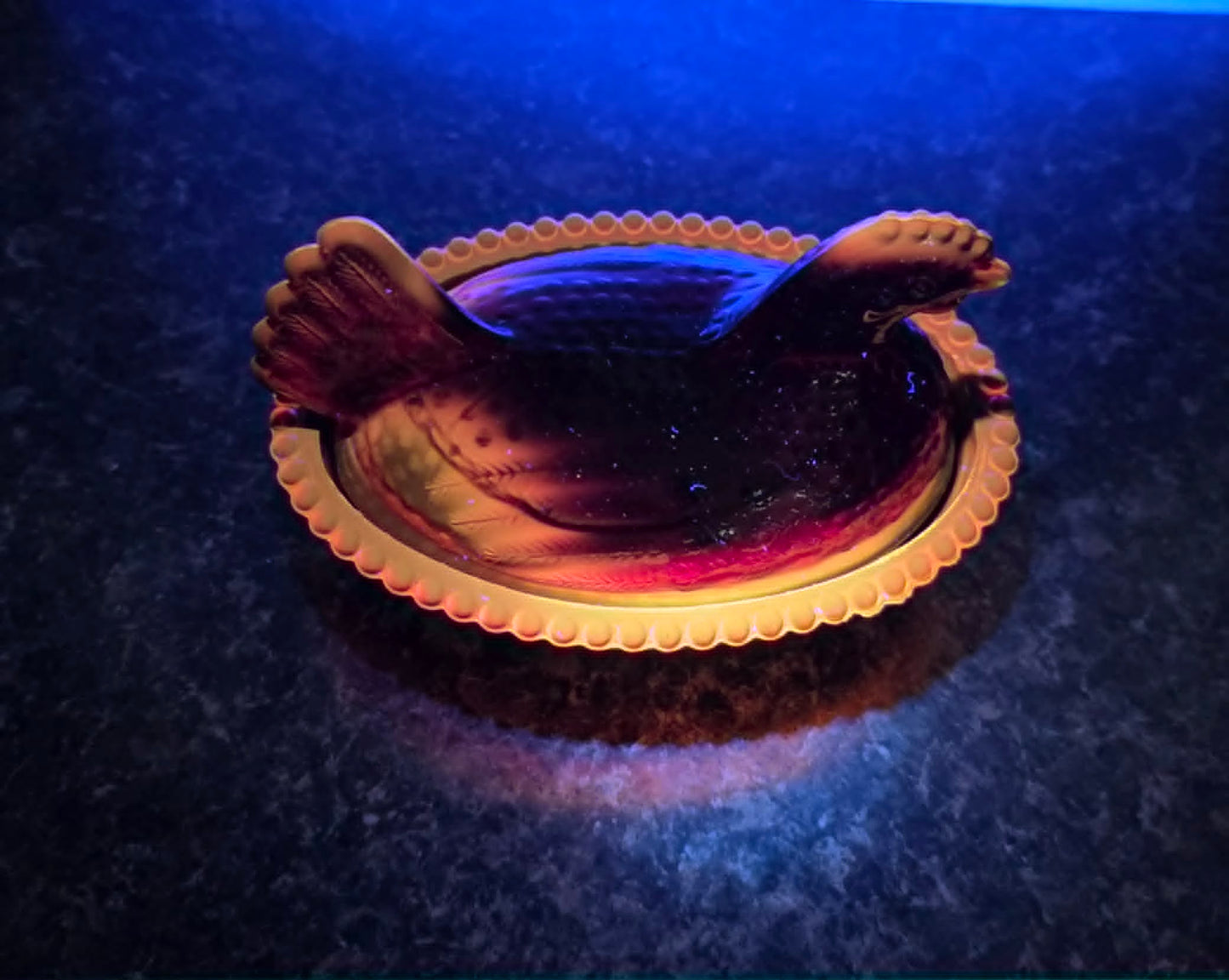 Red 4-Inch Hand-Sculpted Mold Hen on Nest Covered Dish ( Retail Only)