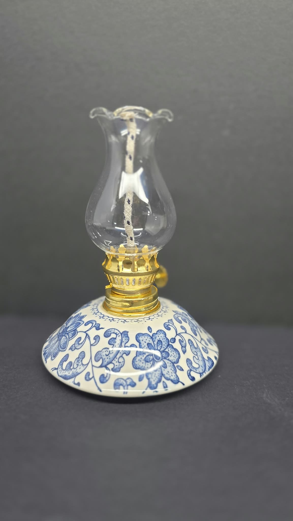 Beautiful Blue &amp; White Floral Oil Lamp