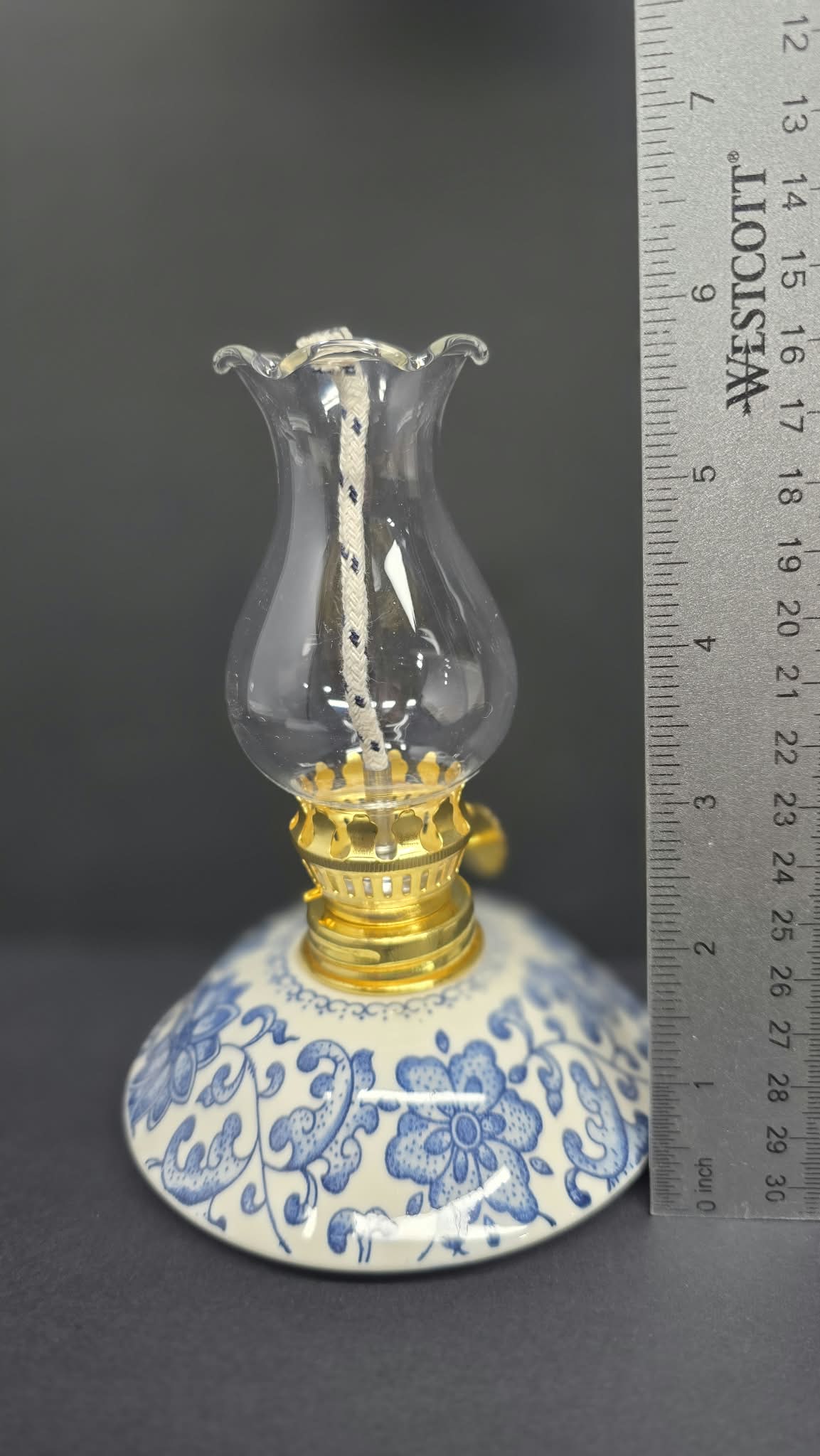 Beautiful Blue &amp; White Floral Oil Lamp