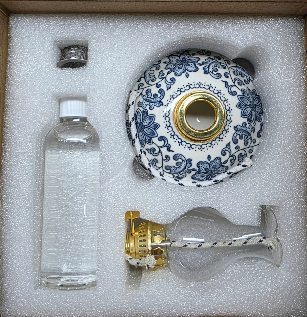 Beautiful Blue &amp; White Floral Oil Lamp